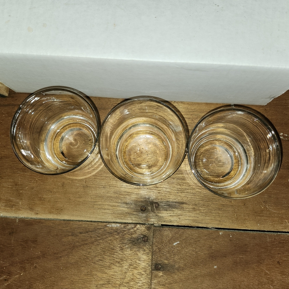 Vintage Glass Tumbler Set with Gold Accents - Picture 5 of 5